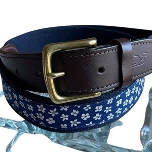 Vineyard Vines Leather and Navy Floral
Belt, Brass Buckle, Size 34